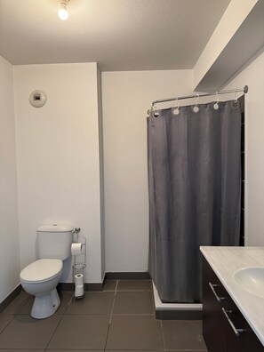 Hair dryer, towels, soap, toilet paper - Studio port Marianne (Montpellier)