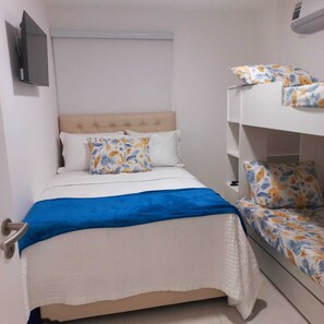 2 bedrooms, iron/ironing board, Internet, bed sheets