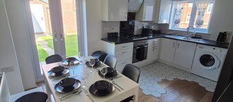 Stylish 3-Bedroom House in Kingston Upon Hull – Perfect for Families & Groups