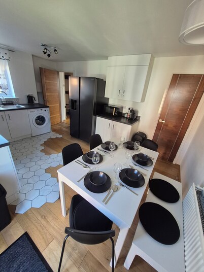 Stylish 3-Bedroom House in Kingston Upon Hull – Perfect for Families & Groups