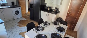 Stylish 3-Bedroom House in Kingston Upon Hull – Perfect for Families & Groups