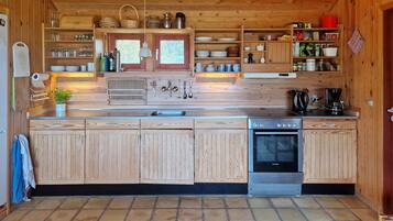 Fridge, stovetop, coffee/tea maker