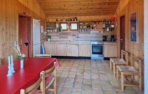 Fridge, stovetop, coffee/tea maker
