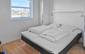 3 bedrooms, travel crib, free WiFi - Cozy home in Løkken with sauna (Løkken)