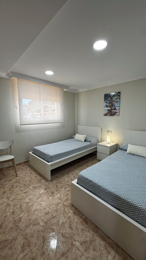 3 bedrooms, iron/ironing board, WiFi, bed sheets