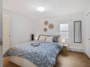 3 bedrooms, desk, iron/ironing board, WiFi