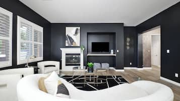 Smart TV, chimenea, monitor de computadora