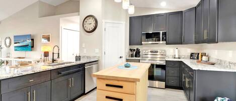 Four, plaque de cuisson, lave-vaisselle, serviettes en papier