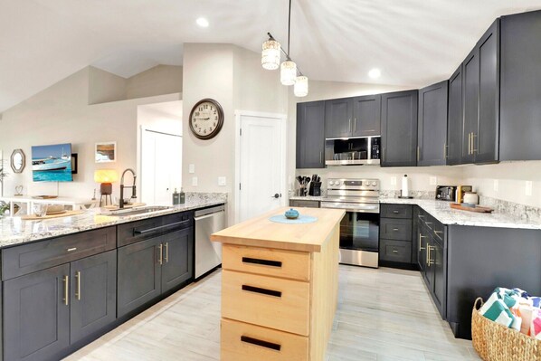 Oven, stovetop, dishwasher, paper towels