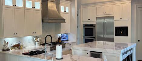 Micro-ondes, four, plaque de cuisson, lave-vaisselle