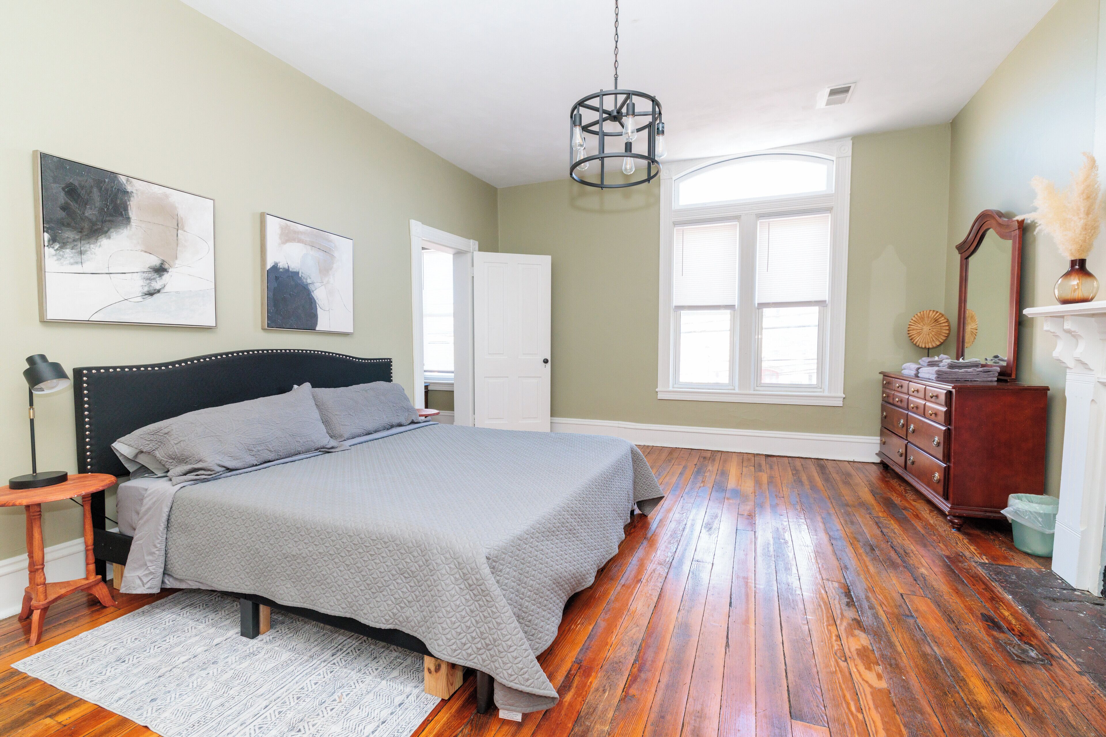 3 habitaciones, tabla de planchar con plancha y wifi gratis 