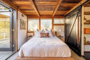 1 bedroom, iron/ironing board, free WiFi, bed sheets - Tour Topanga State Park from a Cozy Mountain Home (Topanga)