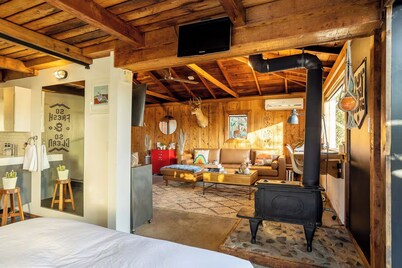 Tour Topanga State Park from a Cozy Mountain Home