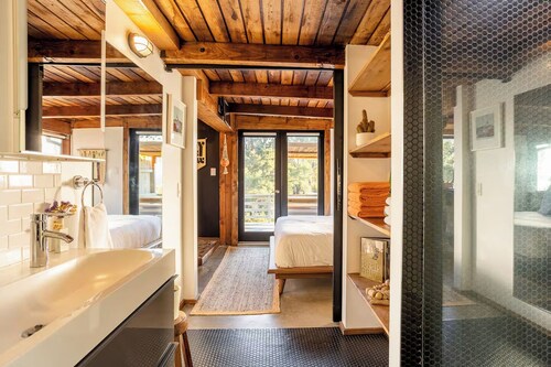 Tour Topanga State Park from a Cozy Mountain Home