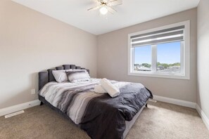 4 bedrooms, desk, iron/ironing board, WiFi