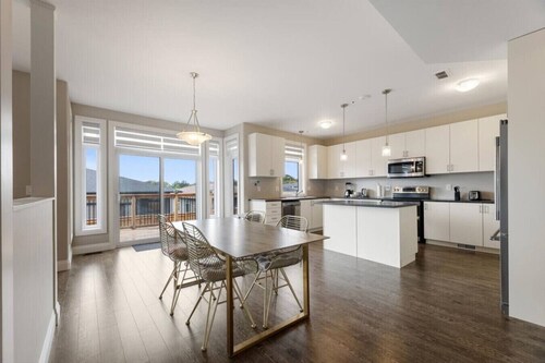 Relaxing Retreat: Office, Patio, Nature & Netflix