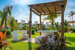 Property grounds - House with access to the Beach Club | 5 min walking distance (Acapulco de Juárez)