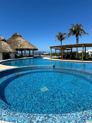 Outdoor pool - House with access to the Beach Club | 5 min walking distance (Acapulco de Juárez)