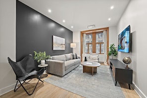 Superior Apartment, City View | Living area