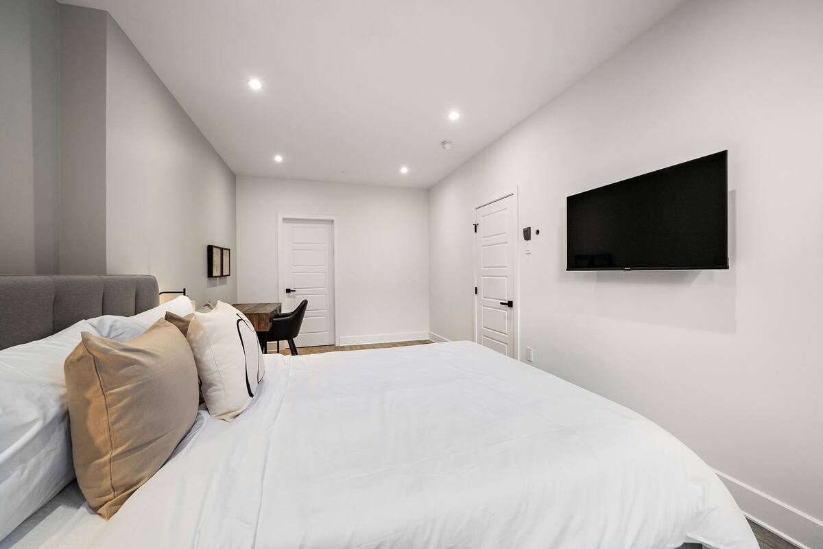 Superior Apartment, City View | Blackout drapes, iron/ironing board, free WiFi