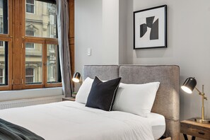 Premium Apartment, City View | Blackout drapes, iron/ironing board, free WiFi - Hotel 511 Place d' Armes (Montréal)