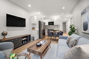Comfort Apartment, City View | Living area