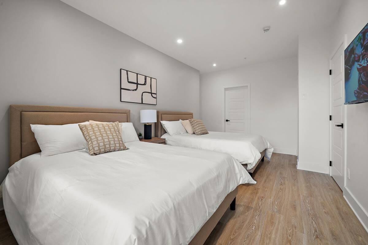 Superior Apartment, City View | Blackout drapes, iron/ironing board, free WiFi