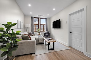 Comfort Apartment, City View | Living area