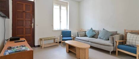 Älytelevisio, DVD-soitin, kirjoja