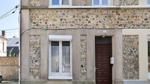 A two-story building with stone facade, multiple windows, and a central door. - Hiram - seaside (Fécamp)