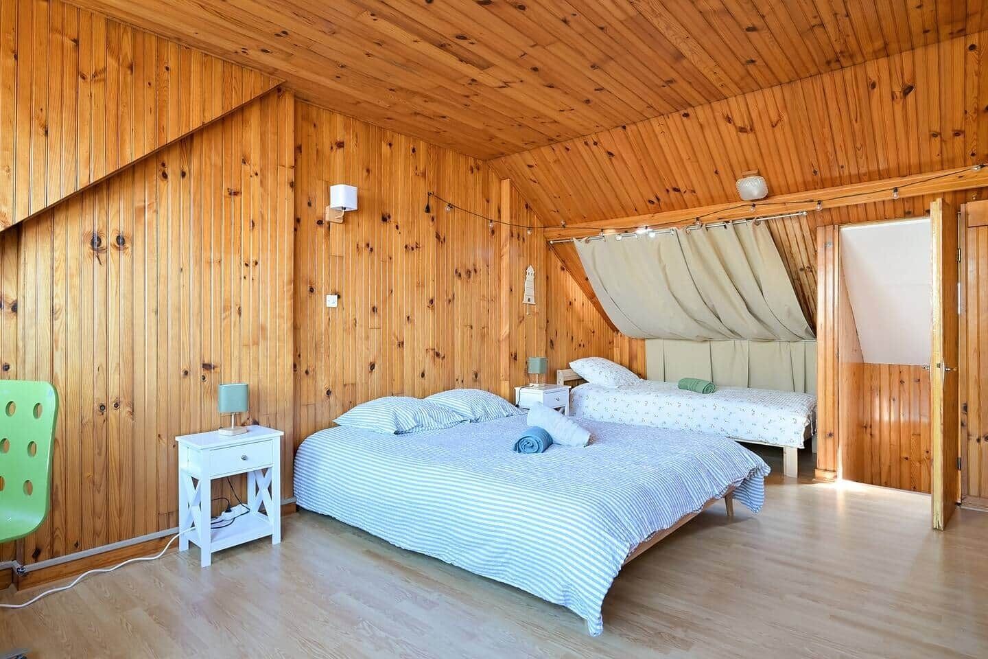 2 bedrooms, desk, iron/ironing board, travel cot