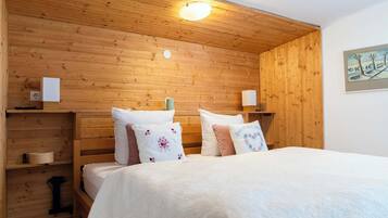 1 habitación, escritorio, tabla de planchar con plancha y wifi