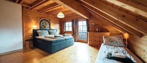 4 habitaciones, tabla de planchar con plancha, wifi y ropa de cama