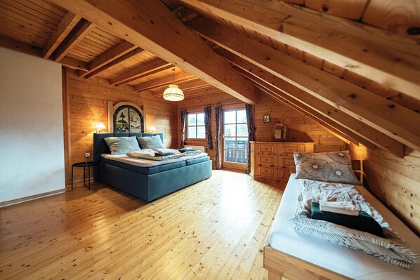 4 slaapkamers, een strijkplank/strijkijzer, wifi, beddengoed