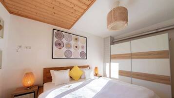 1 bedroom, desk, travel cot, free WiFi