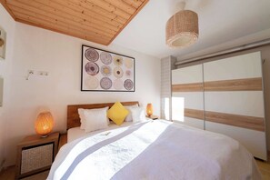 1 bedroom, desk, travel crib, free WiFi