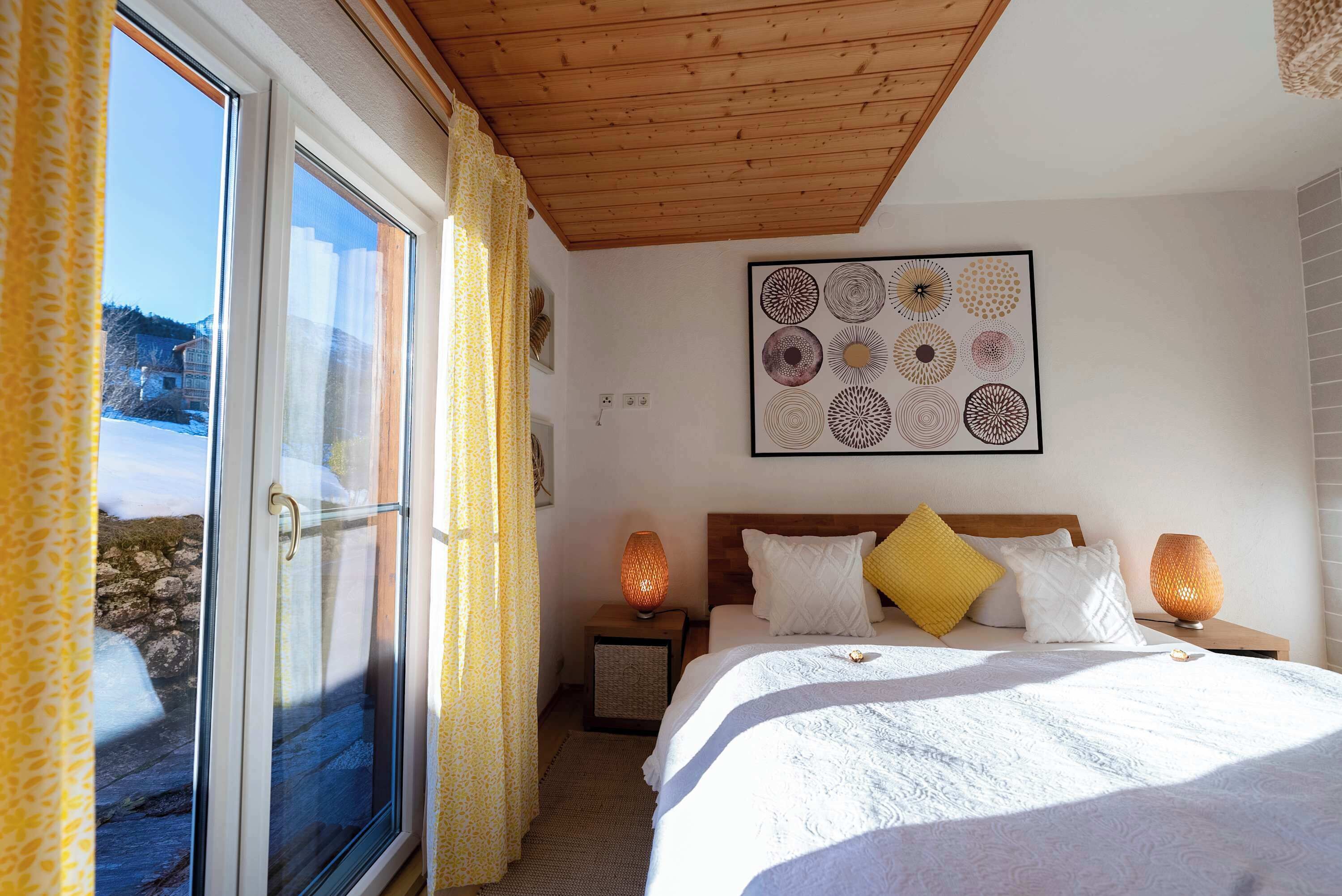 1 bedroom, desk, travel cot, free WiFi