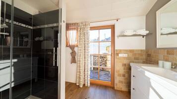 Shower, hair dryer, towels, shampoo