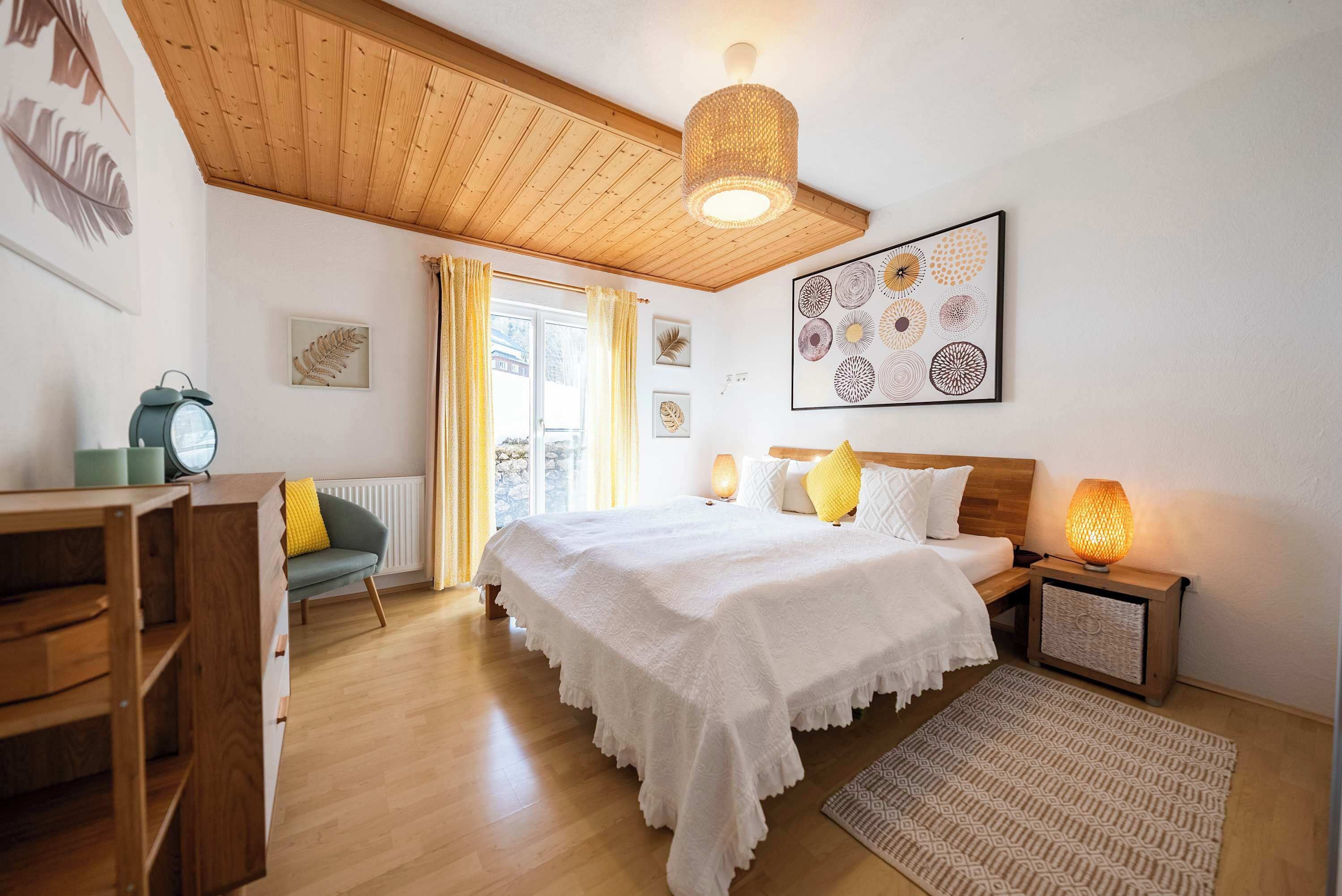 1 bedroom, desk, travel cot, free WiFi