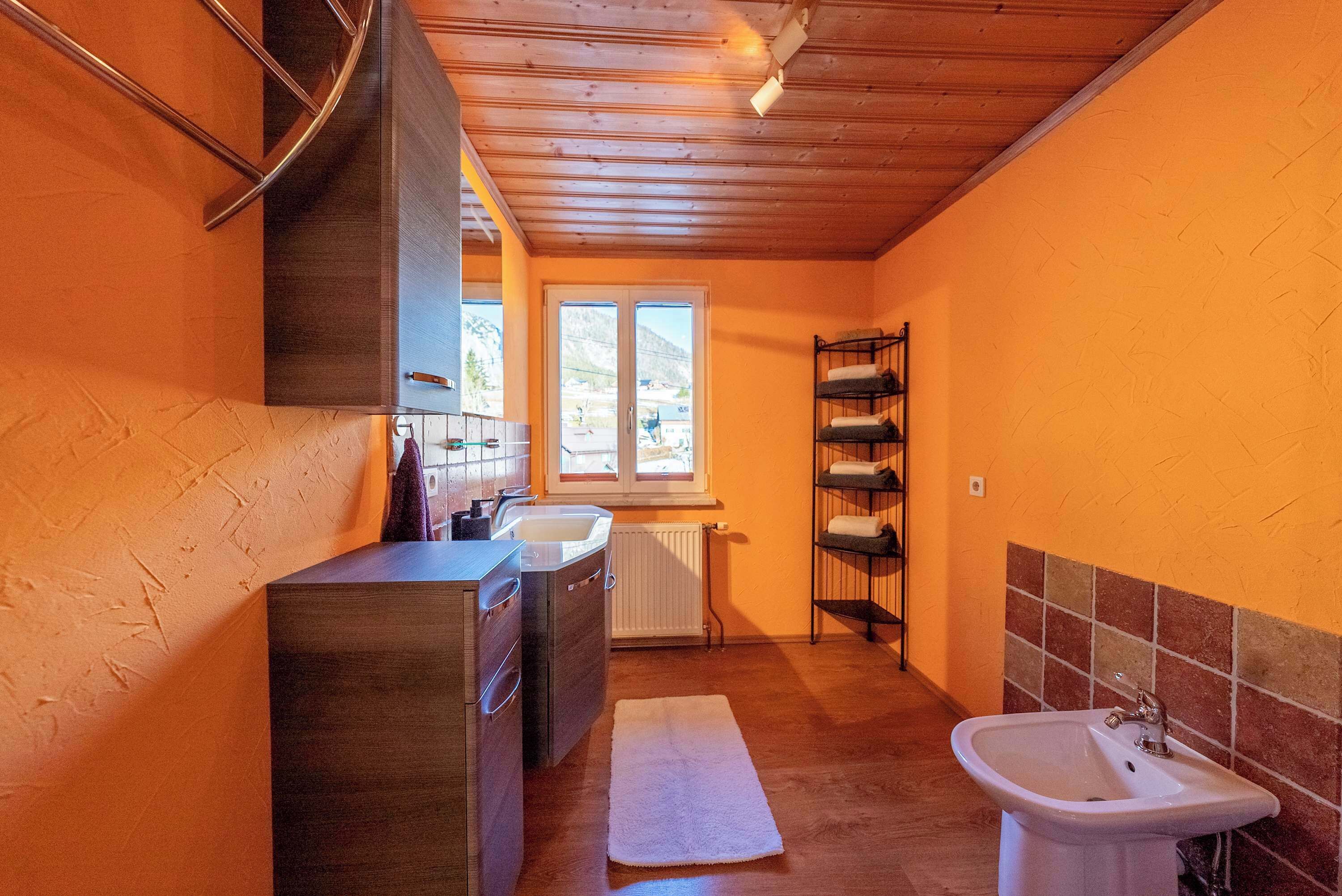 Bruser, hårtørrer, bidet, håndklæder