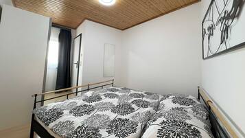 1 bedroom, desk, iron/ironing board, free WiFi