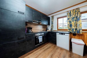 Fridge, oven, stovetop, dishwasher