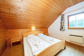 5 bedrooms, desk, iron/ironing board, WiFi