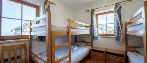 5 bedrooms, desk, iron/ironing board, travel cot