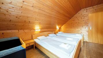 5 bedrooms, desk, iron/ironing board, WiFi