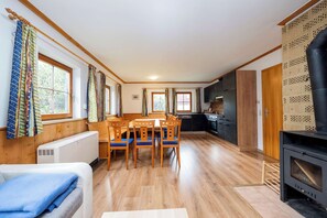 TV, fireplace, offices