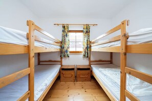 5 camere, una scrivania, ferro/asse da stiro, Wi-Fi