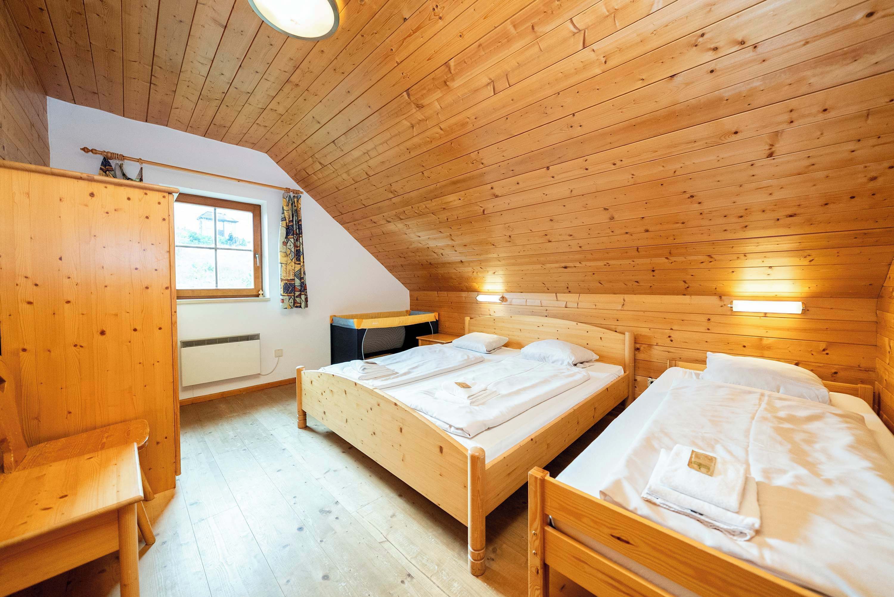 5 bedrooms, desk, iron/ironing board, WiFi