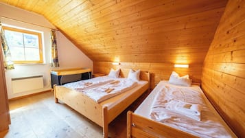 5 habitaciones, escritorio, tabla de planchar con plancha y wifi