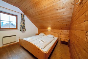 5 makuuhuonetta, työpöytä, silitysrauta/-lauta, Wi-Fi